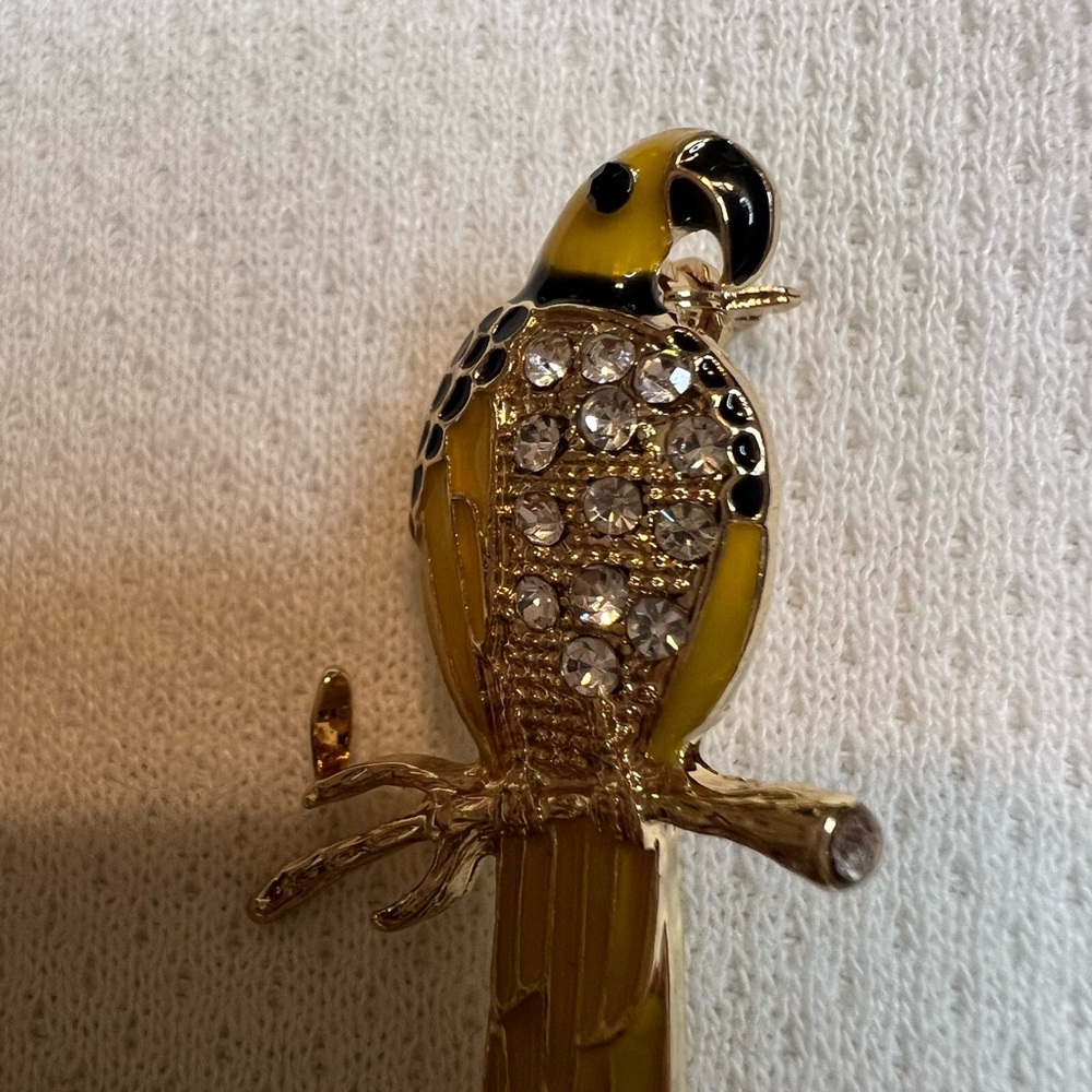 Charming Vintage Yellow Parrot Bird Brooch with Rhinestones EUC - Picture 5 of 6